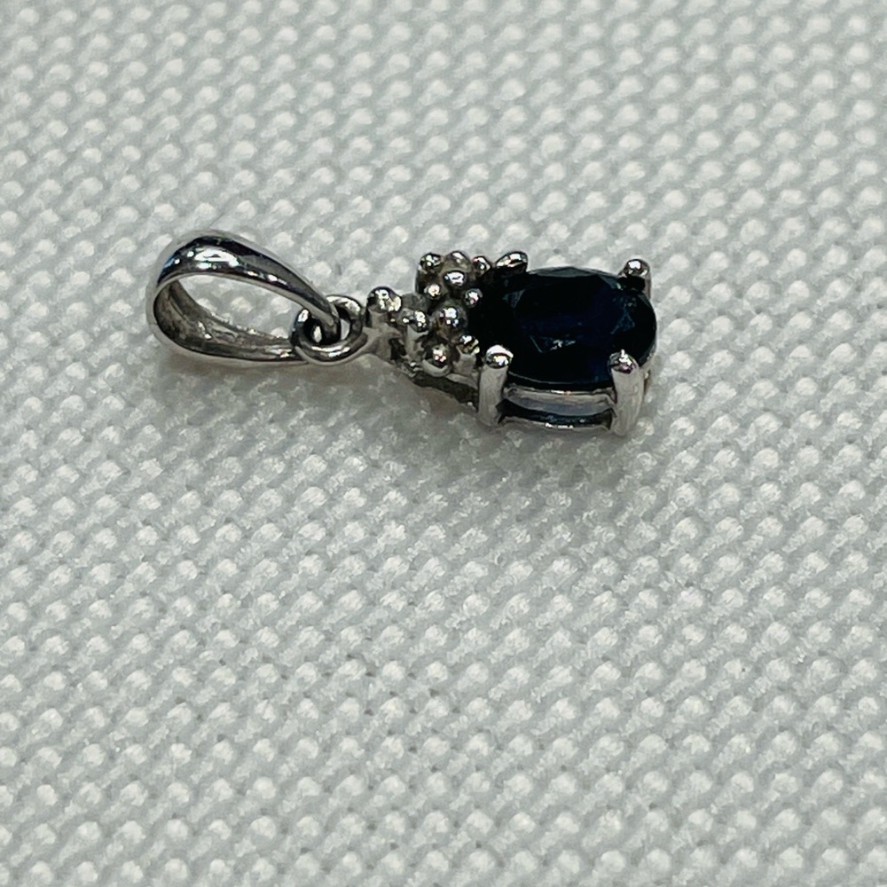 10K White Gold Oval Dark Blue Sapphire Pendant With Diamond